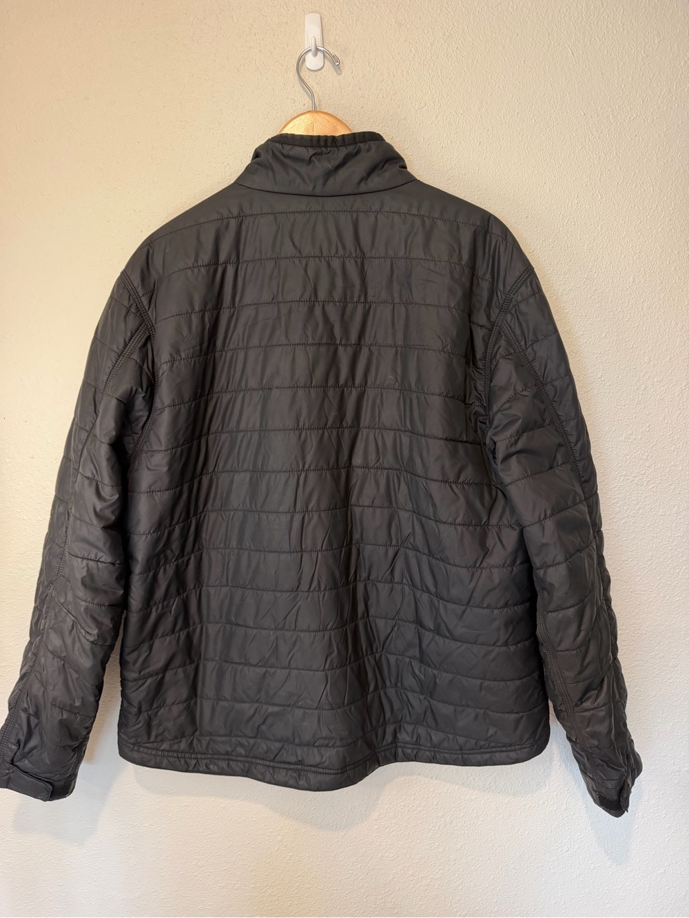 Carhartt Gilliam Rain Defender Men’s Black Quilted Puffer Jacket - Picture 12 of 13